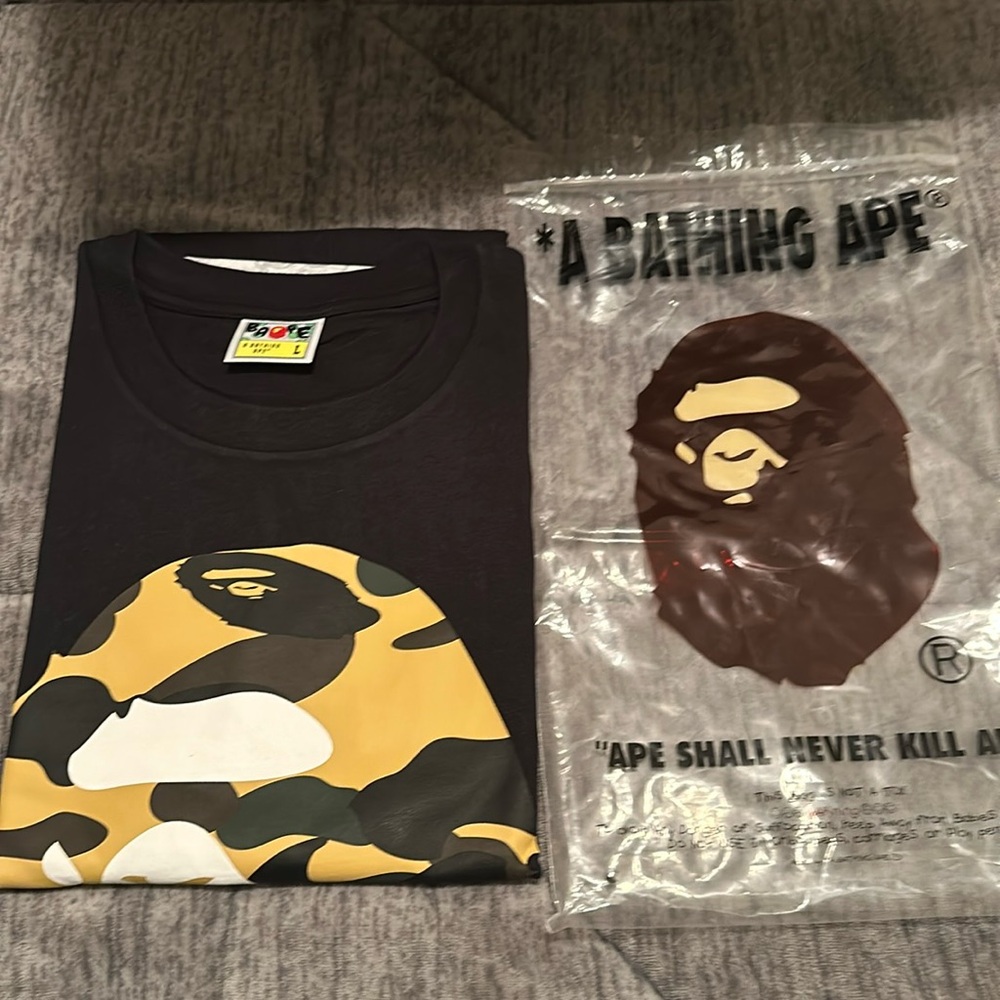 Men’s BAPE shirt sz L, black and camo
